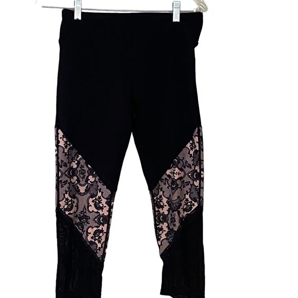 Fabletics Woman's Size Medium Black Pink Mesh Hems Cropped Athleisure Leggings - Picture 3 of 7